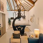 My Fair Lisbon - Unique Rustic Apartment Near Principe Real